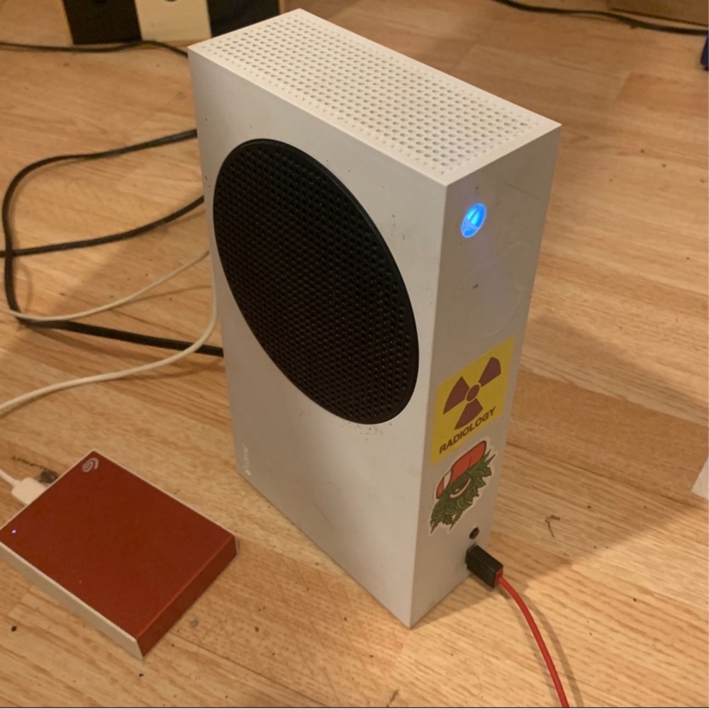 Xbox series s with 4.5tb hard drive works perfect comes with everything you see